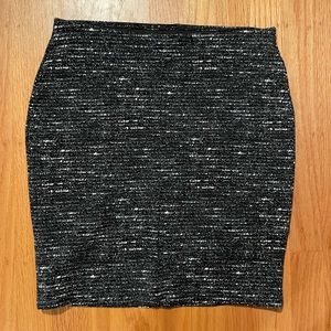 Black and white Old Navy short pencil skirt